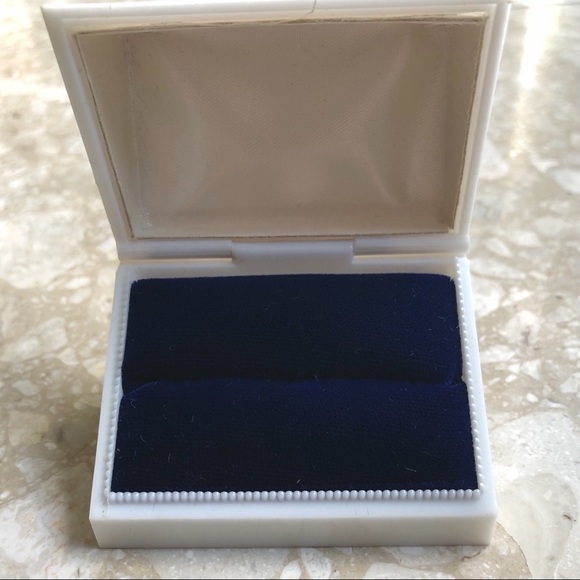 SOLD (Etsy) Art Deco Style Ring Box Navy Velvet - Picture 5 of 5